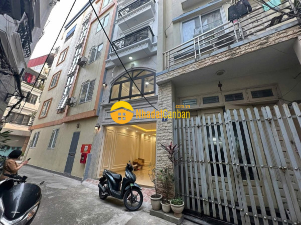 Nhà dân xây bồ đề 6 tầng thang máy ô tô ngủ trong nhà