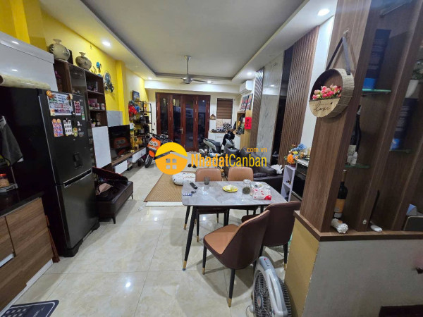 Bán 52m 5 tầng 4.5m.mặt tiền. đường cầu giấy