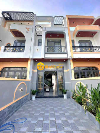 Cơ hội sở hữu nhà mới xây 2 tầng ngay trung tâm bến lức