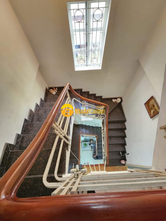 Bán nhà phố trích sài,gara,diện tích 45m2,giá 16 tỷ