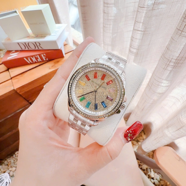 Đồng hồ đeo tay MK7368