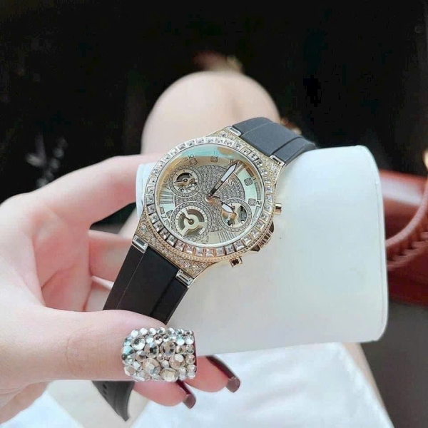 Đồng hồ đeo tay Guess dây đen
