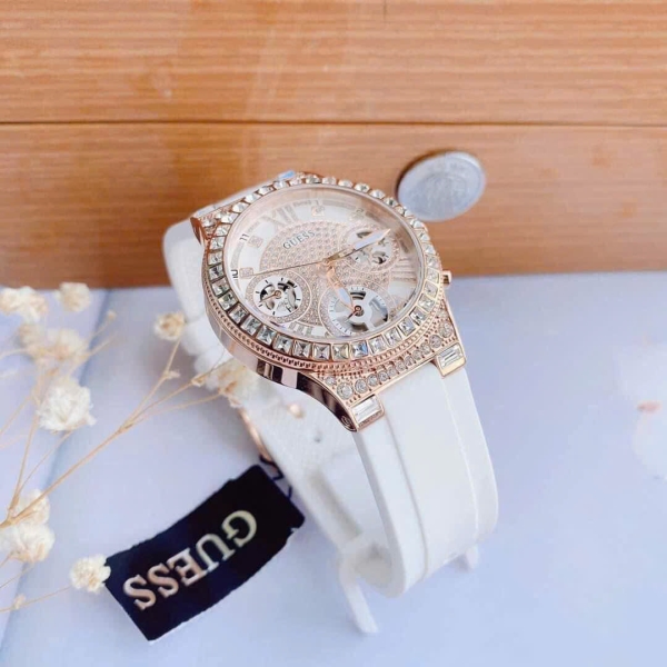Đồng hồ đeo tay Guess dây trắng